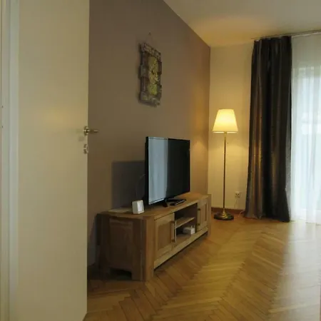 Home Apartments Διαμέρισμα *